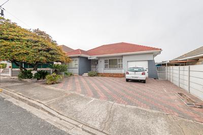House For Sale in Avondale, Parow